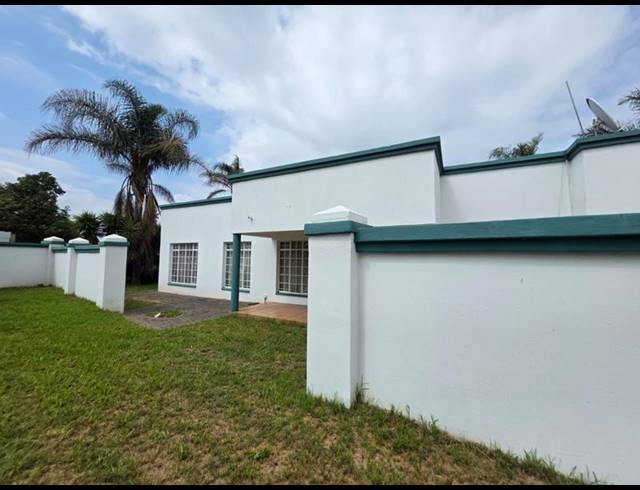 3 BEDROOM TOWNHOUSE FOR SALE IN HECTORTON